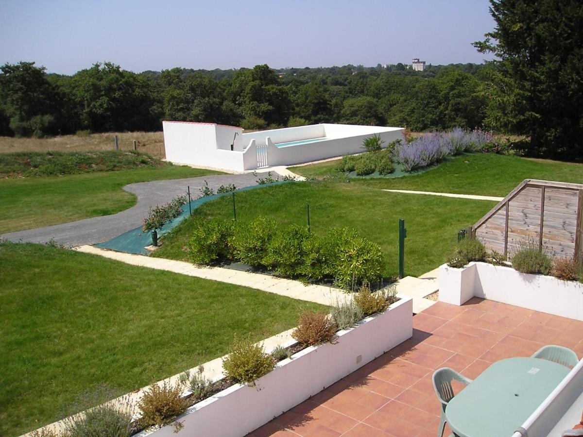 Maison Pour 4 A La Campagne Avec Piscine Commequiers 외부 사진